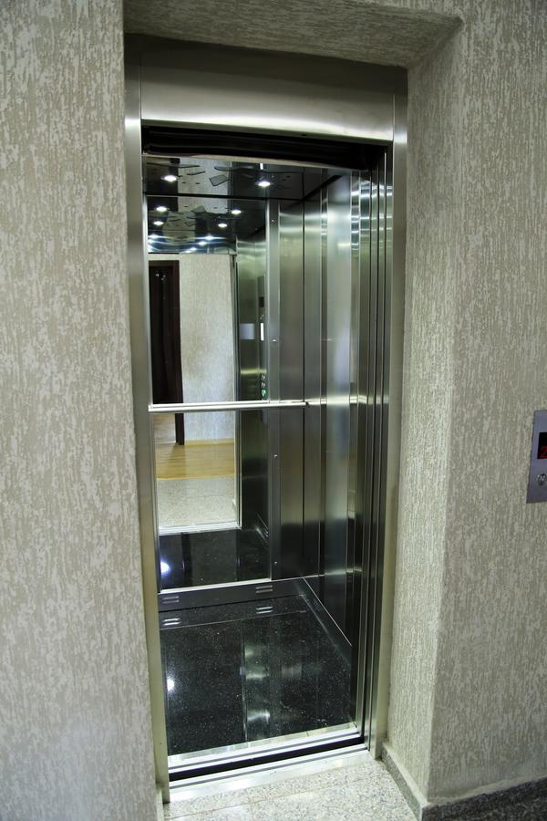 Iveria Hotel Khashuri Exterior photo